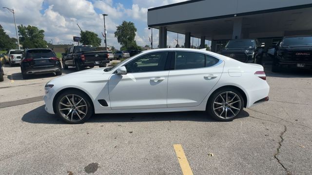 Genesis G70 Vehicle Full-screen Gallery Image 06