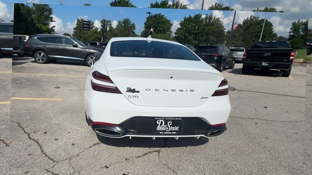 Genesis G70 Vehicle Full-screen Gallery Image 09