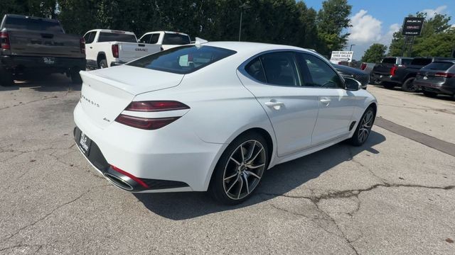 Genesis G70 Vehicle Full-screen Gallery Image 10