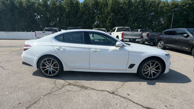 Genesis G70 Vehicle Full-screen Gallery Image 11