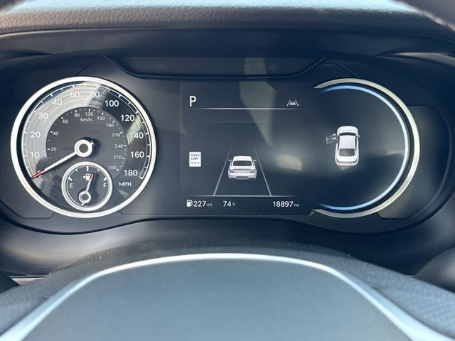 Genesis G70 Vehicle Full-screen Gallery Image 15