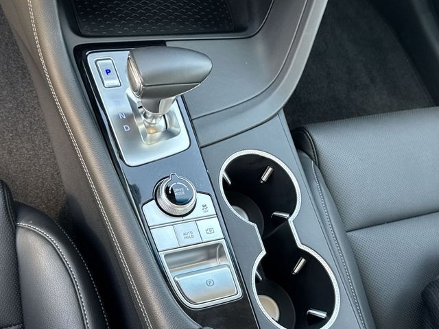 Genesis G70 Vehicle Full-screen Gallery Image 20