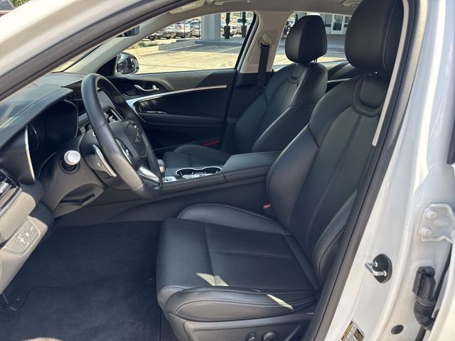 Genesis G70 Vehicle Full-screen Gallery Image 23