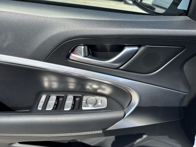 Genesis G70 Vehicle Full-screen Gallery Image 27