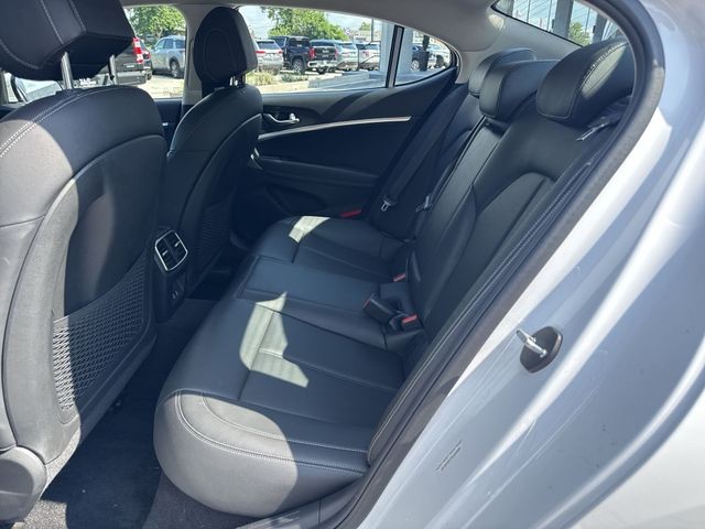 Genesis G70 Vehicle Full-screen Gallery Image 28