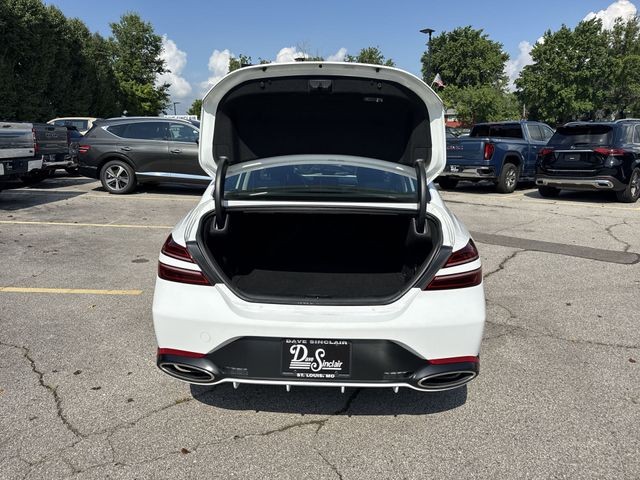 Genesis G70 Vehicle Full-screen Gallery Image 29