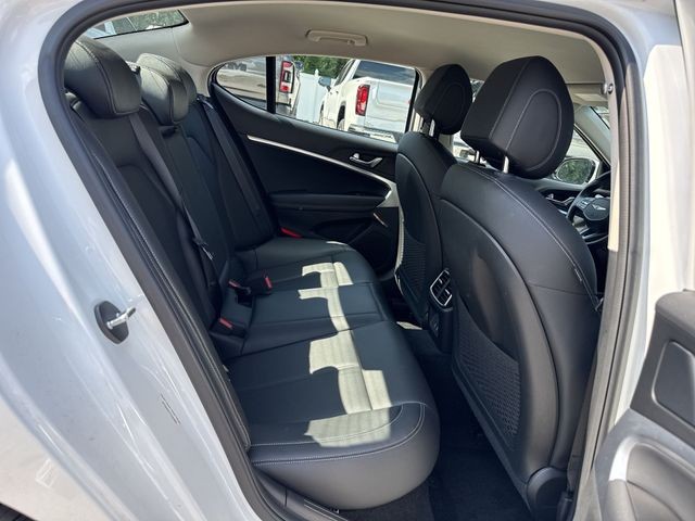 Genesis G70 Vehicle Full-screen Gallery Image 30