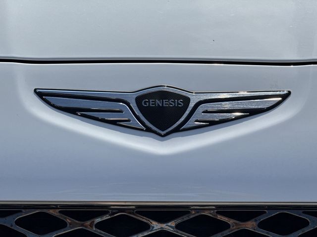 Genesis G70 Vehicle Full-screen Gallery Image 34