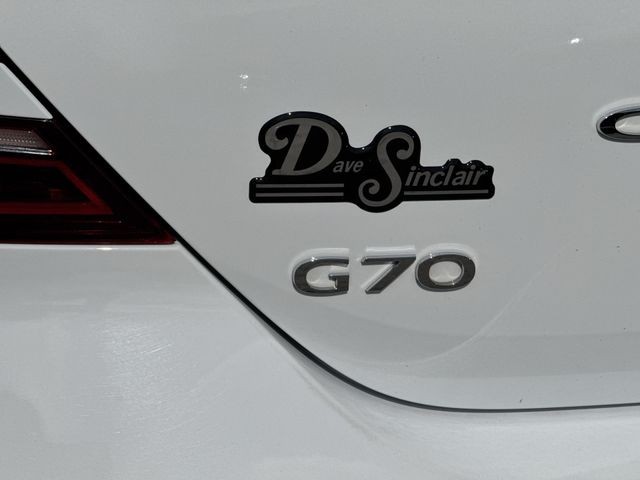 Genesis G70 Vehicle Full-screen Gallery Image 35