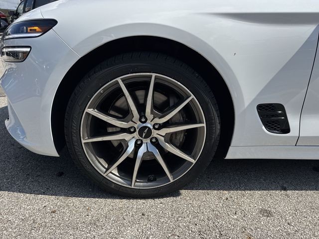 Genesis G70 Vehicle Full-screen Gallery Image 36