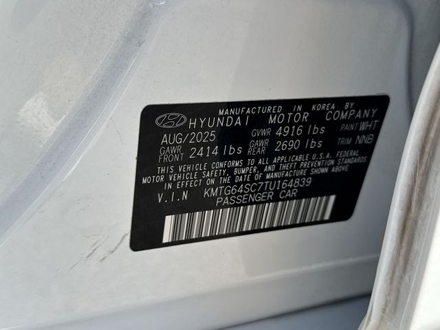 Genesis G70 Vehicle Full-screen Gallery Image 37