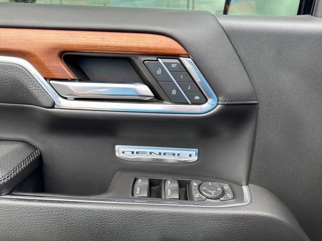 GMC Sierra 1500 Vehicle Full-screen Gallery Image 19