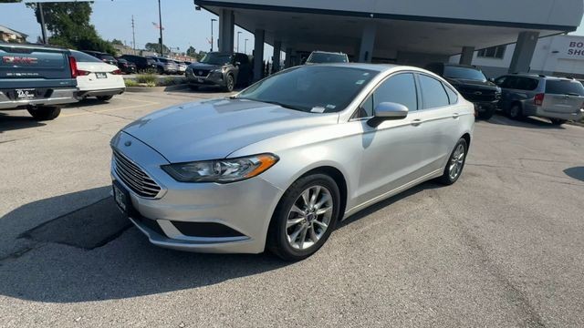 Ford Fusion Vehicle Full-screen Gallery Image 05