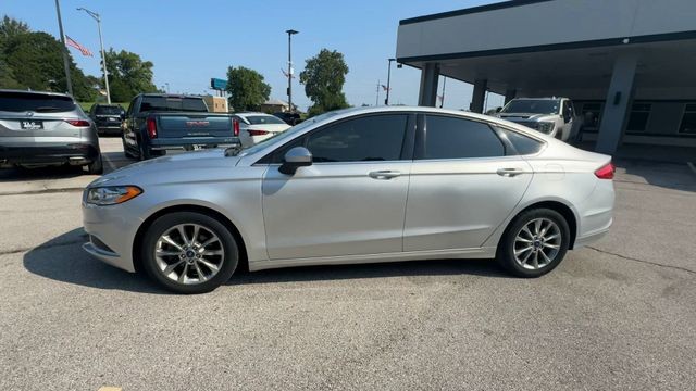 Ford Fusion Vehicle Full-screen Gallery Image 06