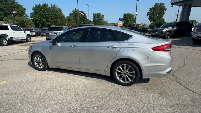 Ford Fusion Vehicle Full-screen Gallery Image 07