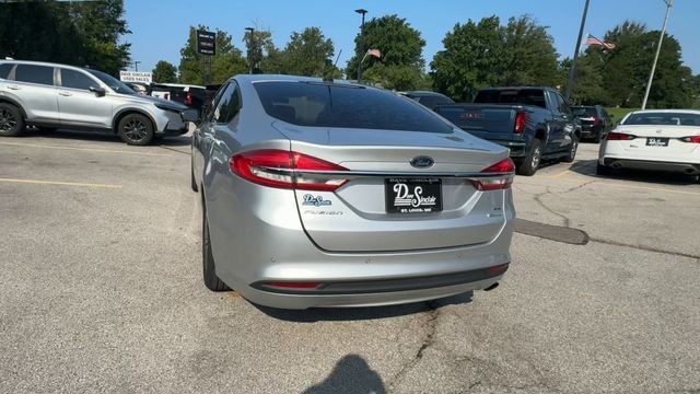 Ford Fusion Vehicle Full-screen Gallery Image 09