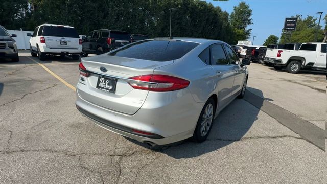 Ford Fusion Vehicle Full-screen Gallery Image 10