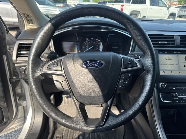 Ford Fusion Vehicle Full-screen Gallery Image 14