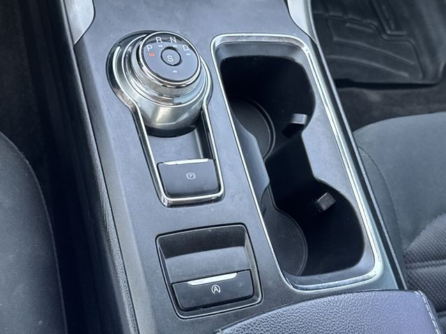 Ford Fusion Vehicle Full-screen Gallery Image 19