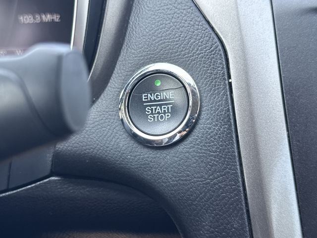 Ford Fusion Vehicle Full-screen Gallery Image 20