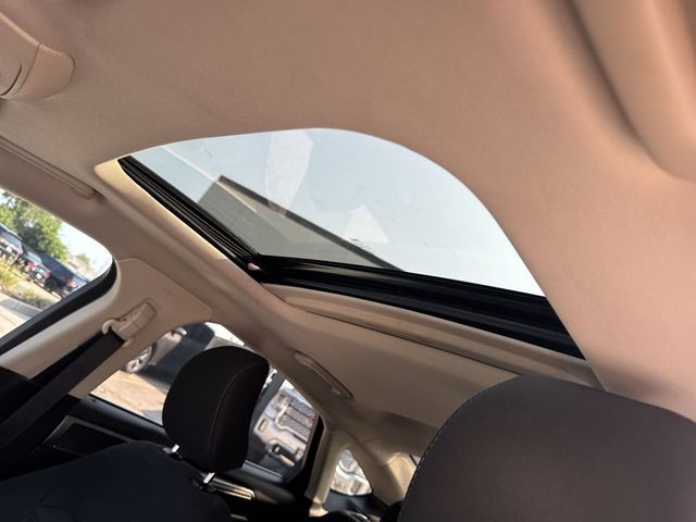 Ford Fusion Vehicle Full-screen Gallery Image 22
