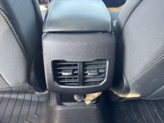 Ford Fusion Vehicle Full-screen Gallery Image 25