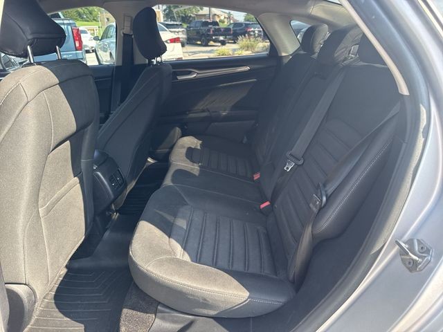 Ford Fusion Vehicle Full-screen Gallery Image 28