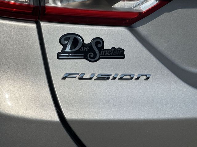 Ford Fusion Vehicle Full-screen Gallery Image 35