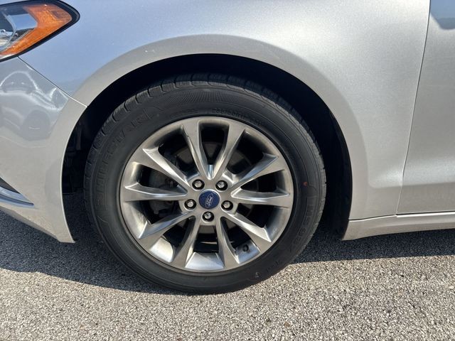 Ford Fusion Vehicle Full-screen Gallery Image 36