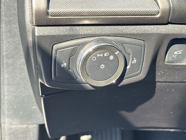 Ford Fusion Vehicle Full-screen Gallery Image 38