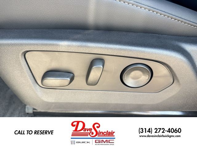 GMC Canyon Vehicle Full-screen Gallery Image 12