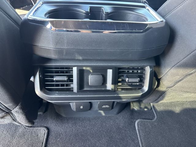 Ford F-150 Vehicle Full-screen Gallery Image 25