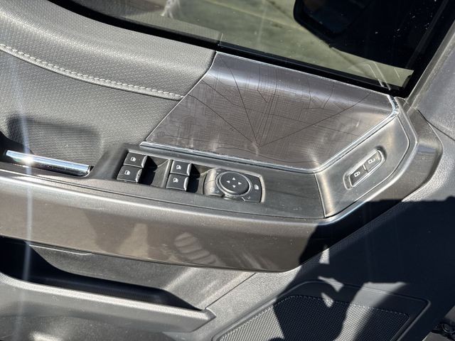 Ford F-150 Vehicle Full-screen Gallery Image 27