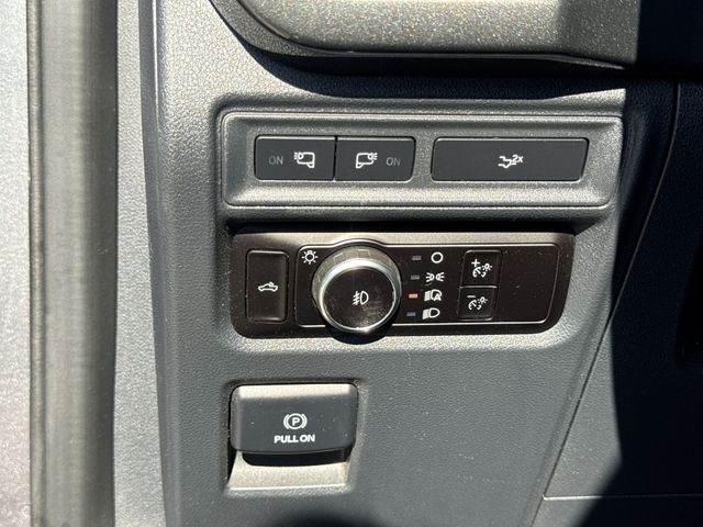 Ford F-150 Vehicle Full-screen Gallery Image 38