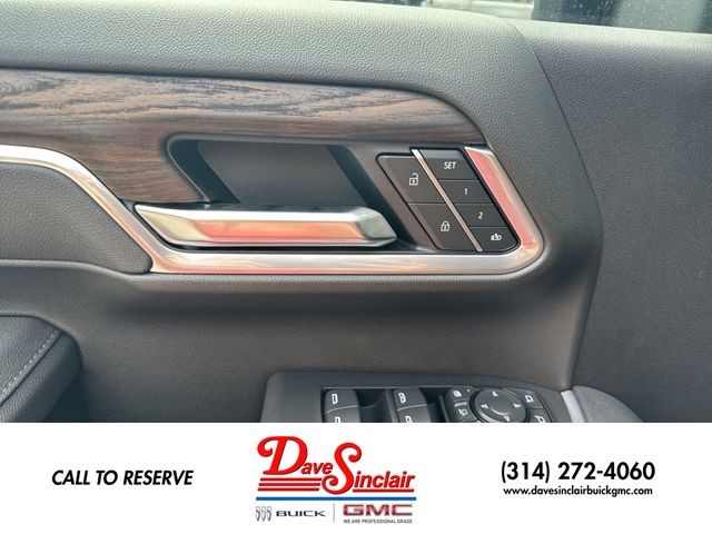 GMC Sierra 3500HD Vehicle Full-screen Gallery Image 13