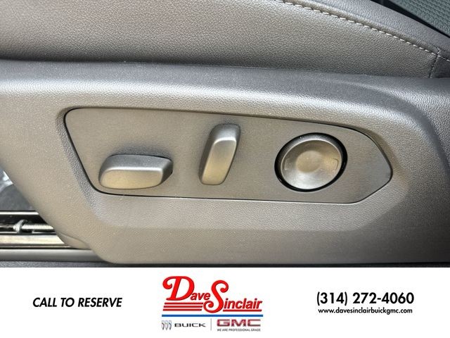GMC Sierra 3500HD Vehicle Full-screen Gallery Image 12