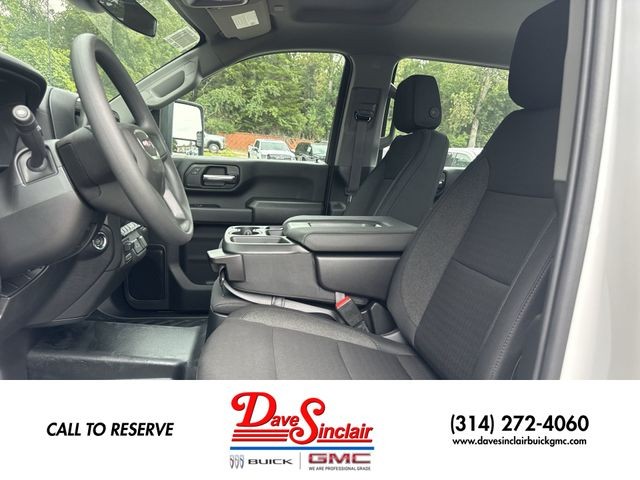 GMC Sierra 2500HD Vehicle Full-screen Gallery Image 11