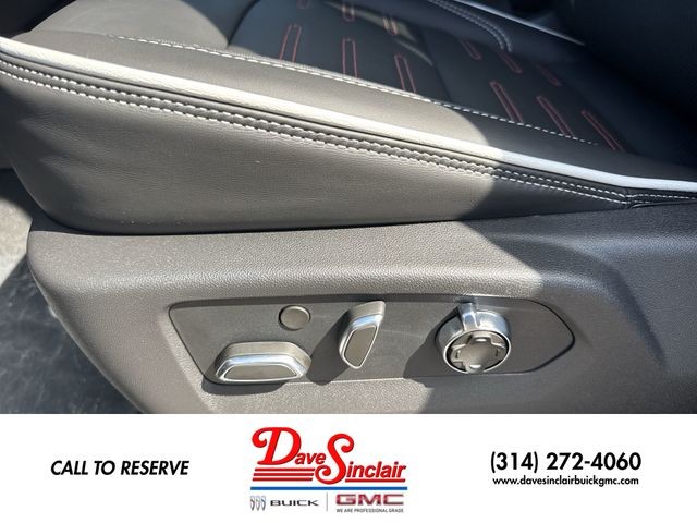 GMC Yukon XL Vehicle Full-screen Gallery Image 12