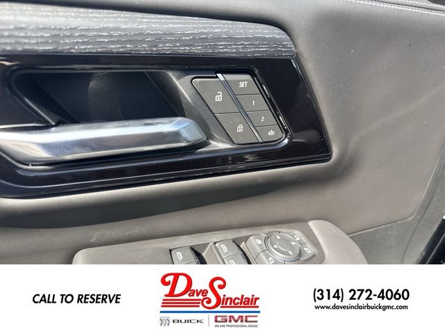 GMC Yukon XL Vehicle Full-screen Gallery Image 13