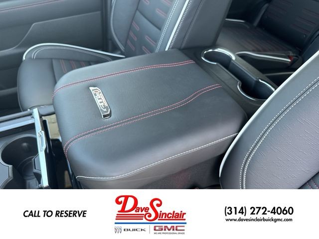 GMC Yukon XL Vehicle Full-screen Gallery Image 21