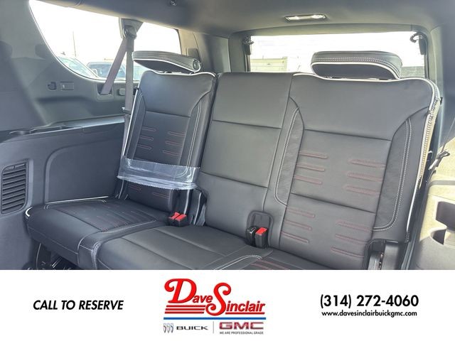 GMC Yukon XL Vehicle Full-screen Gallery Image 24