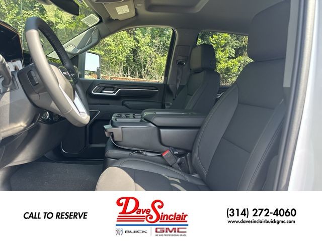 GMC Sierra 3500HD Vehicle Full-screen Gallery Image 11