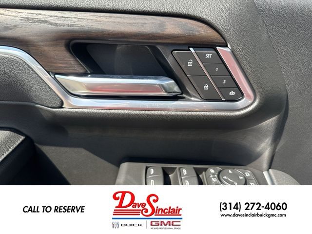 GMC Sierra 3500HD Vehicle Full-screen Gallery Image 13