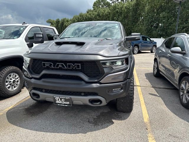 Ram 1500 Vehicle Full-screen Gallery Image 03