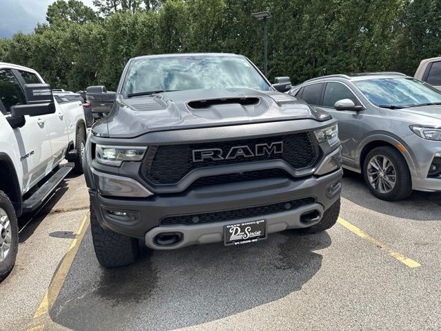 Ram 1500 Vehicle Full-screen Gallery Image 06