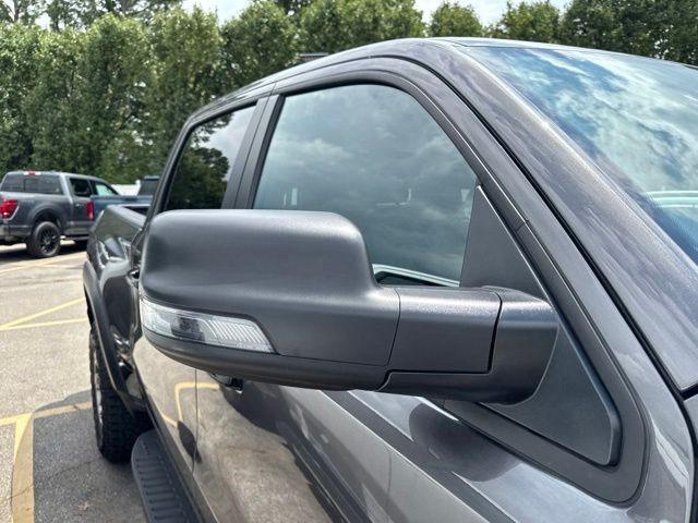 Ram 1500 Vehicle Full-screen Gallery Image 13