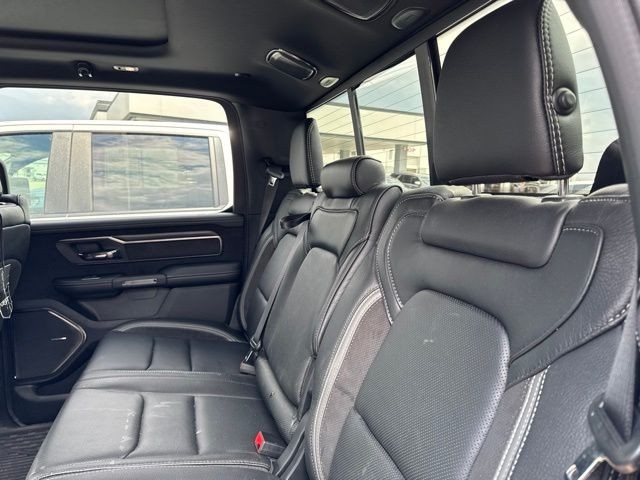 Ram 1500 Vehicle Full-screen Gallery Image 17