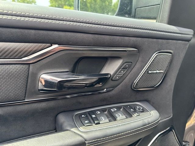 Ram 1500 Vehicle Full-screen Gallery Image 23