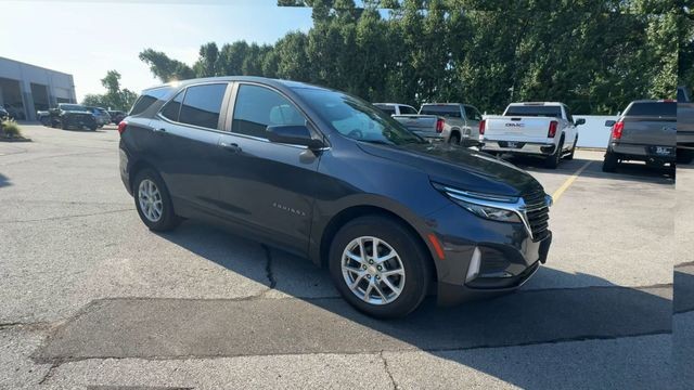 Chevrolet Equinox Vehicle Full-screen Gallery Image 02