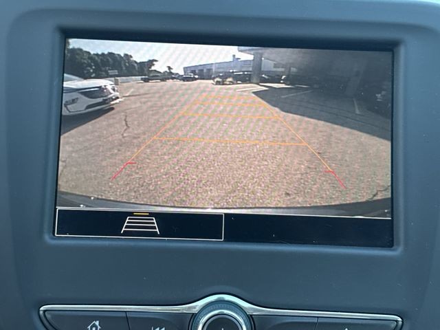 Chevrolet Equinox Vehicle Full-screen Gallery Image 18